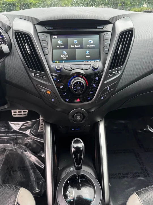 2013 Hyundai Veloster - Image 12 of 16