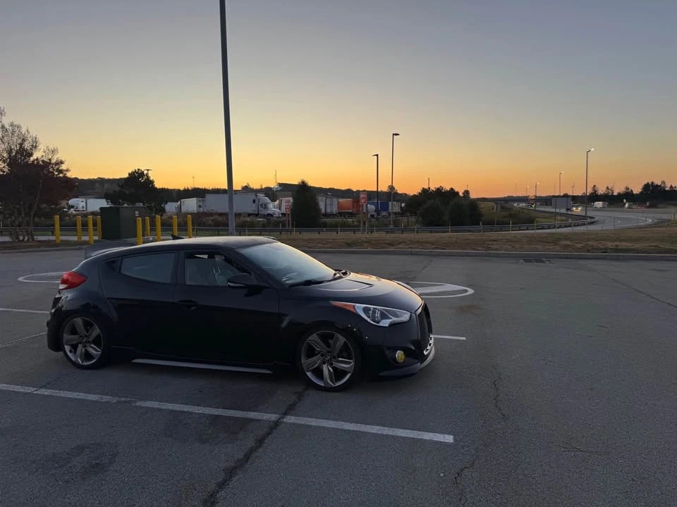 2013 Hyundai Veloster - Image 2 of 12