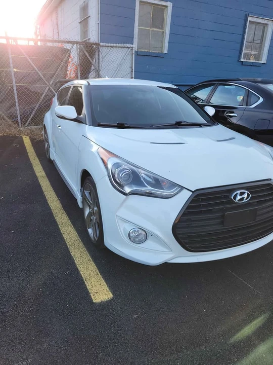 2013 Hyundai Veloster - Image 2 of 10