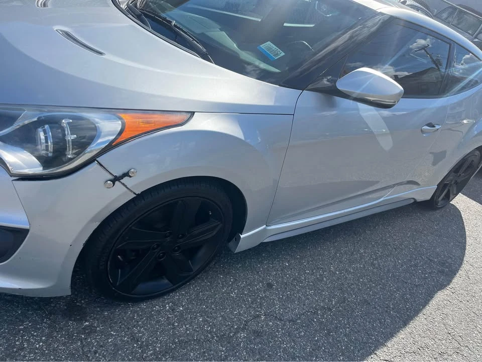 2013 Hyundai Veloster - Image 2 of 12