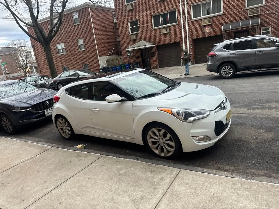 2013 Hyundai Veloster - Image 2 of 2