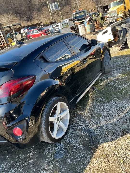 2013 Hyundai Veloster - Image 2 of 7