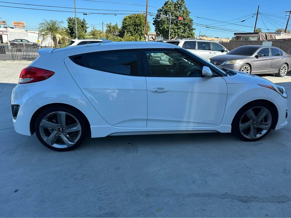 2013 Hyundai Veloster - Image 2 of 11