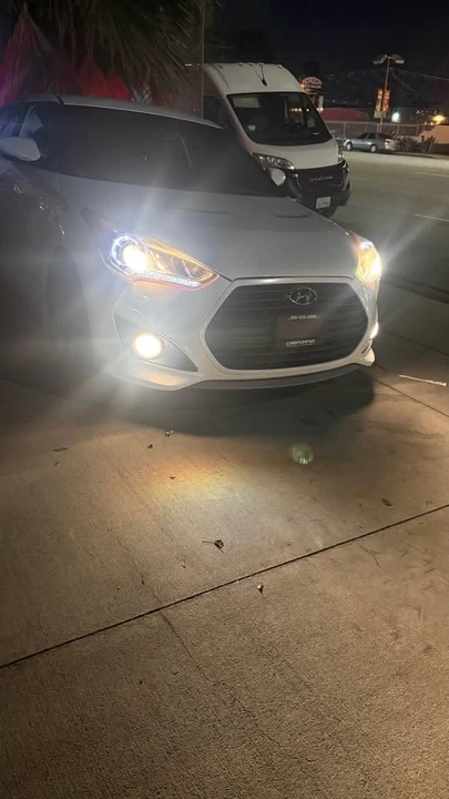 2013 Hyundai Veloster - Image 5 of 11