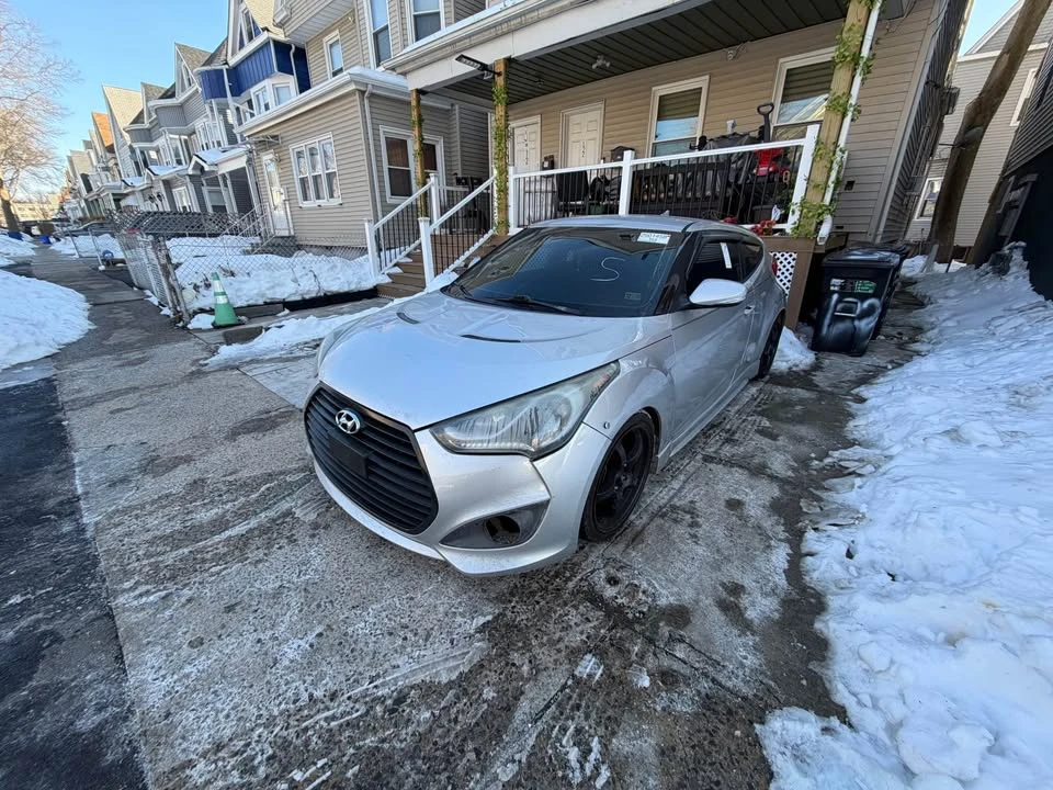 2013 Hyundai Veloster - Image 2 of 12