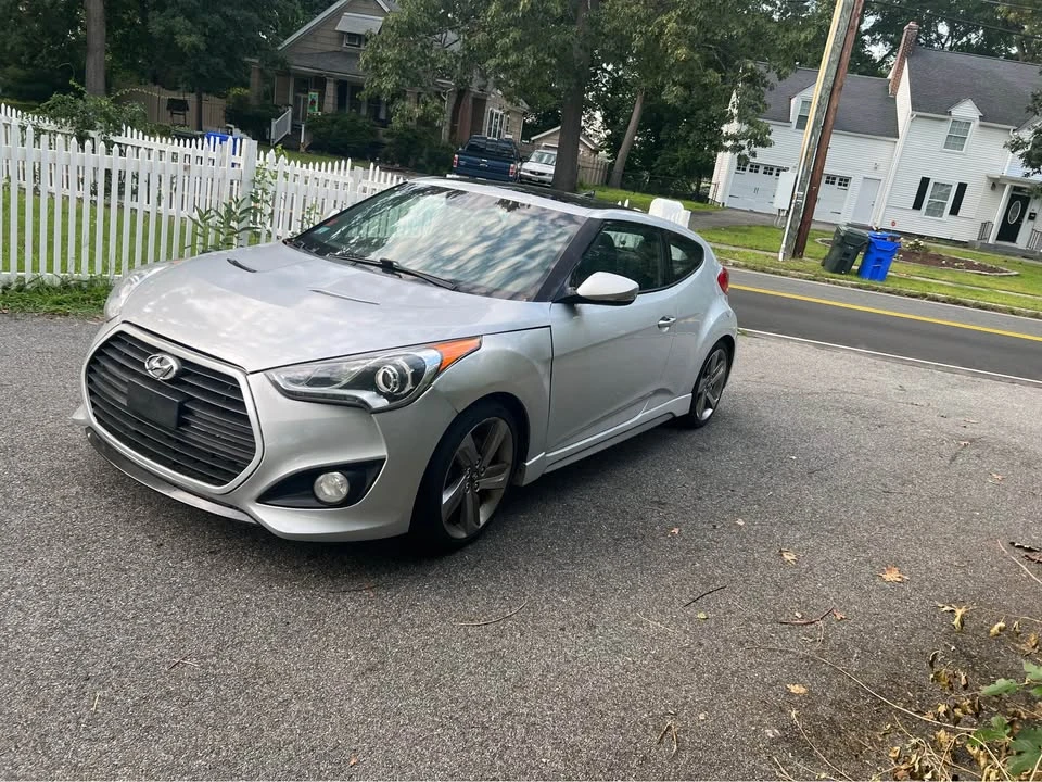 2013 Hyundai Veloster - Image 2 of 8