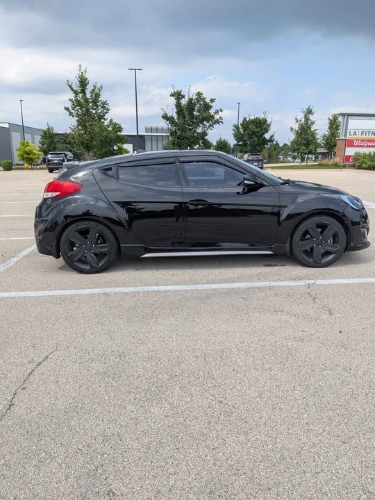 2013 Hyundai Veloster - Image 2 of 8