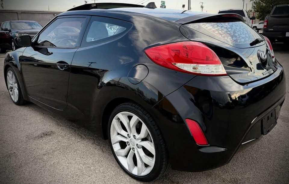 2013 Hyundai Veloster - Image 2 of 10