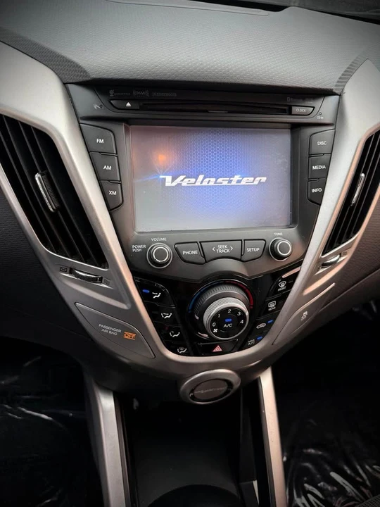 2013 Hyundai Veloster - Image 7 of 10