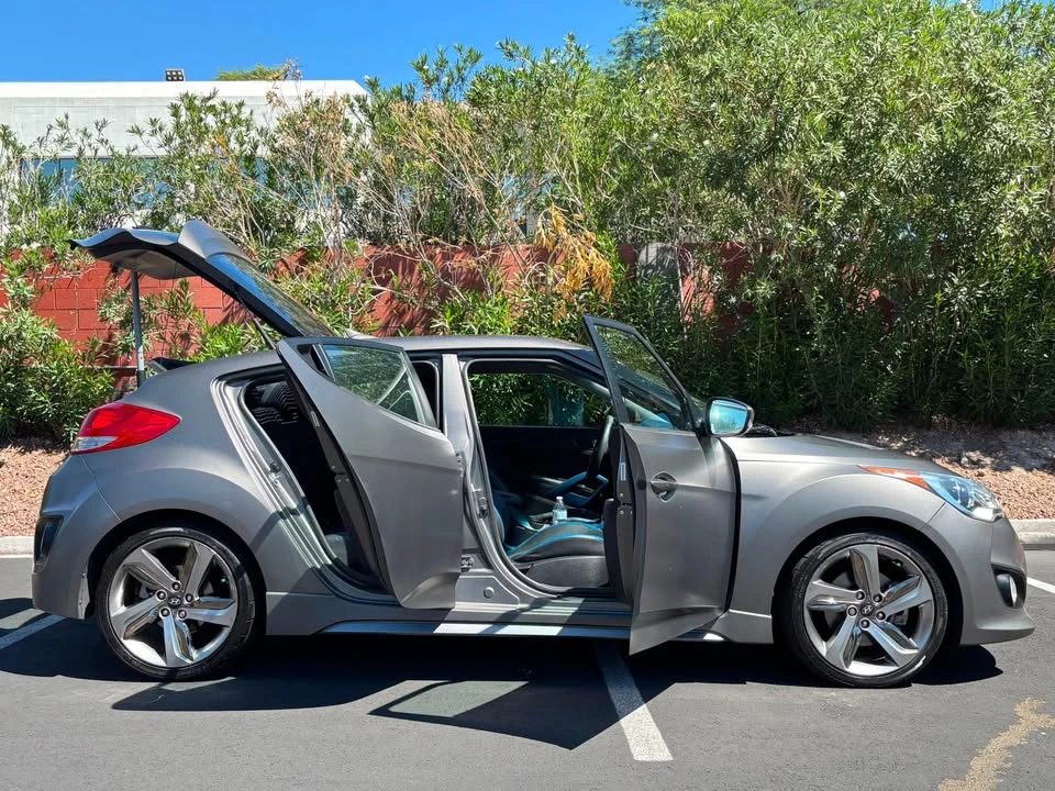 2013 Hyundai Veloster - Image 2 of 12