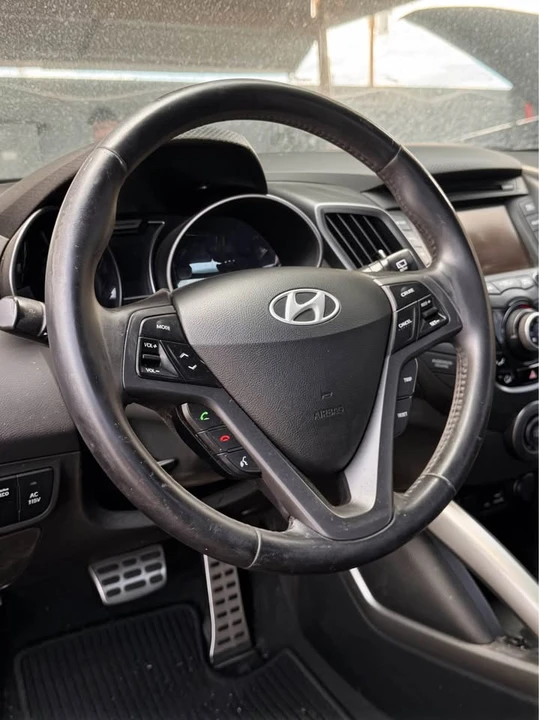 2013 Hyundai Veloster - Image 4 of 5