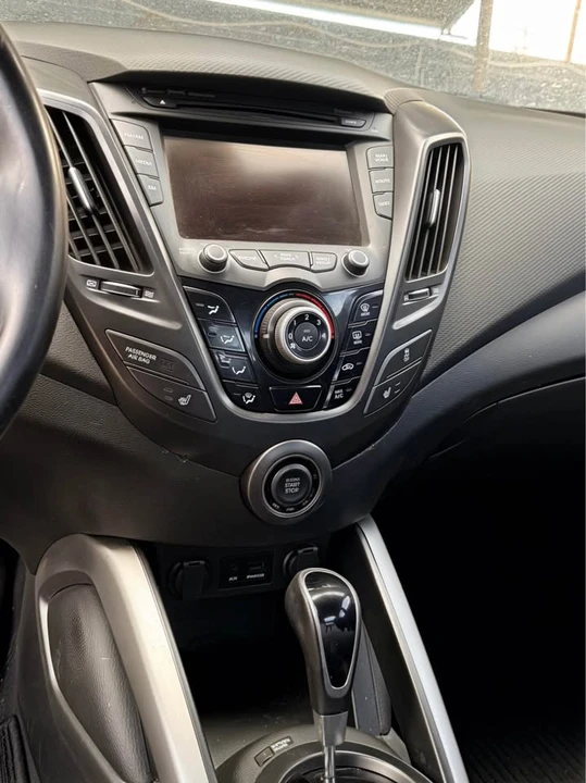 2013 Hyundai Veloster - Image 4 of 5