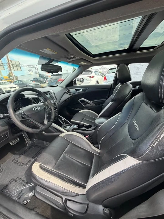 2013 Hyundai Veloster - Image 12 of 14