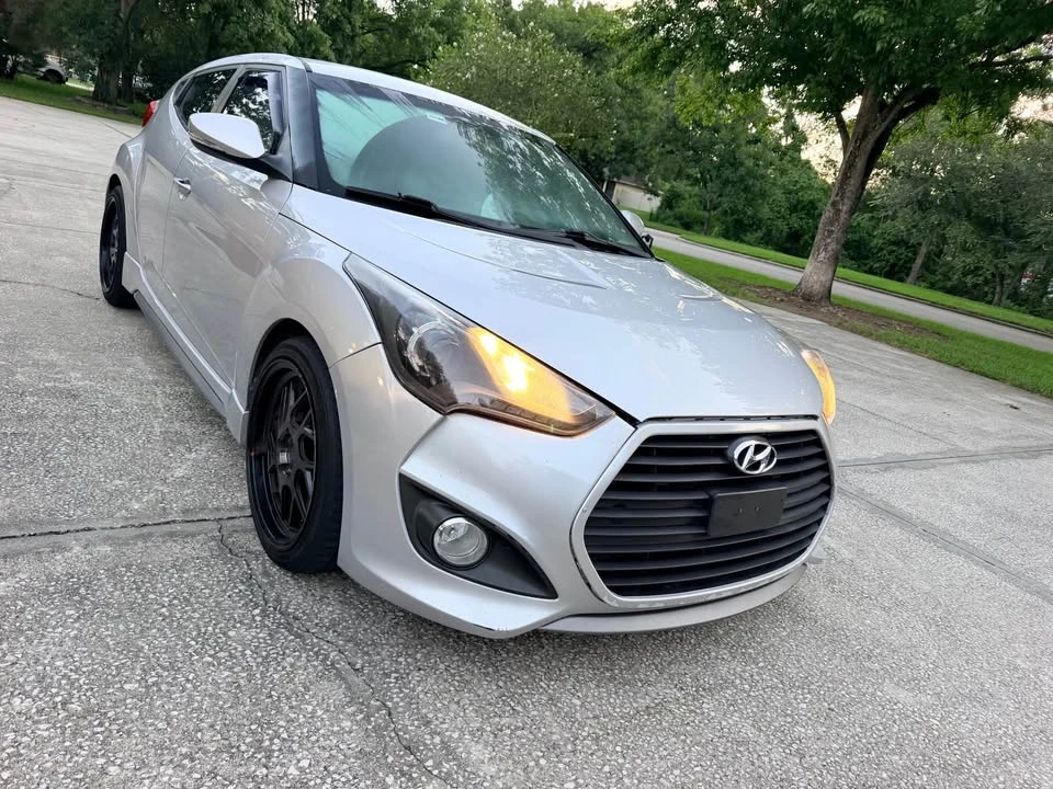 2013 Hyundai Veloster - Image 2 of 20
