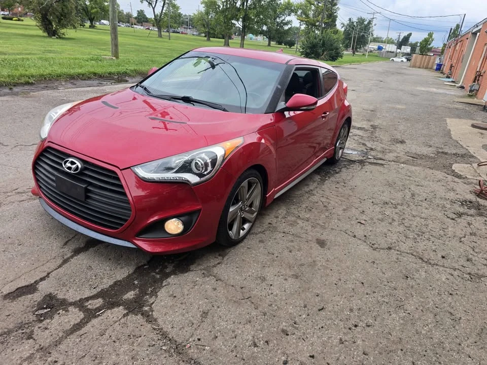 2013 Hyundai Veloster - Image 2 of 10