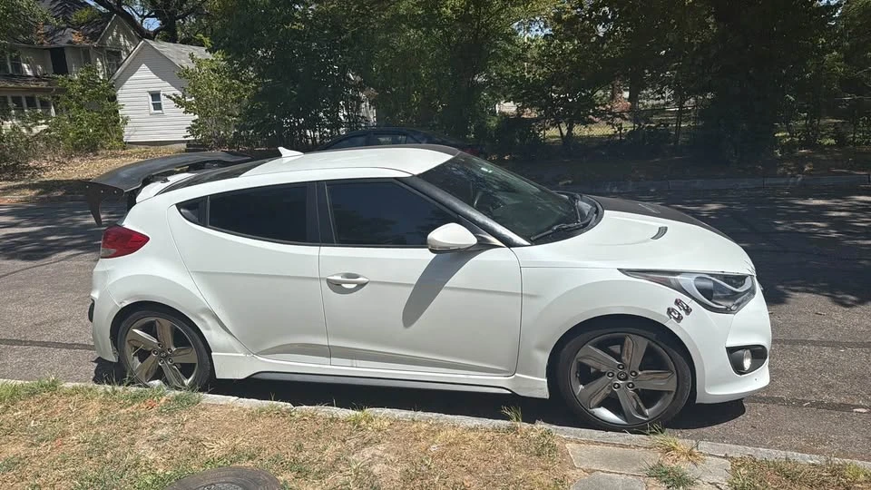 2013 Hyundai Veloster - Image 2 of 5