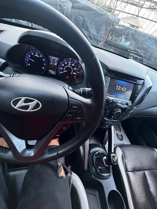 2013 Hyundai Veloster - Image 6 of 11