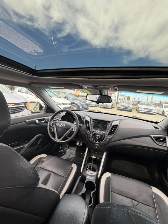 2013 Hyundai Veloster - Image 4 of 14