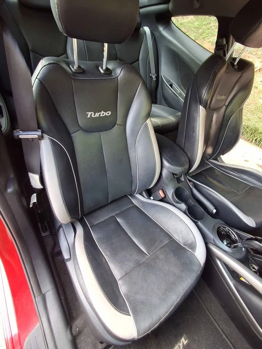 2013 Hyundai Veloster - Image 5 of 12