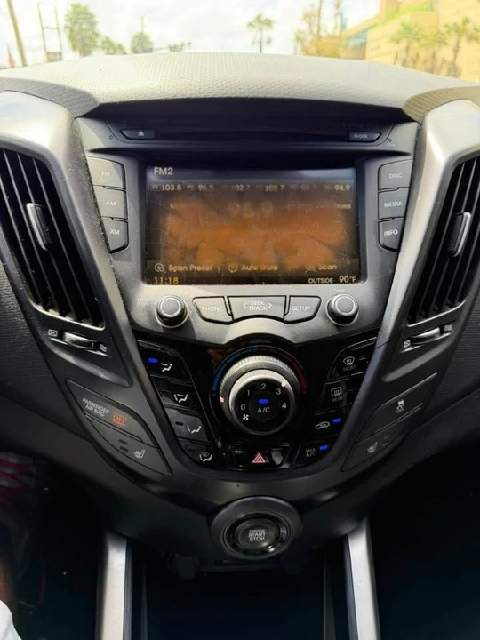 2013 Hyundai Veloster - Image 10 of 11