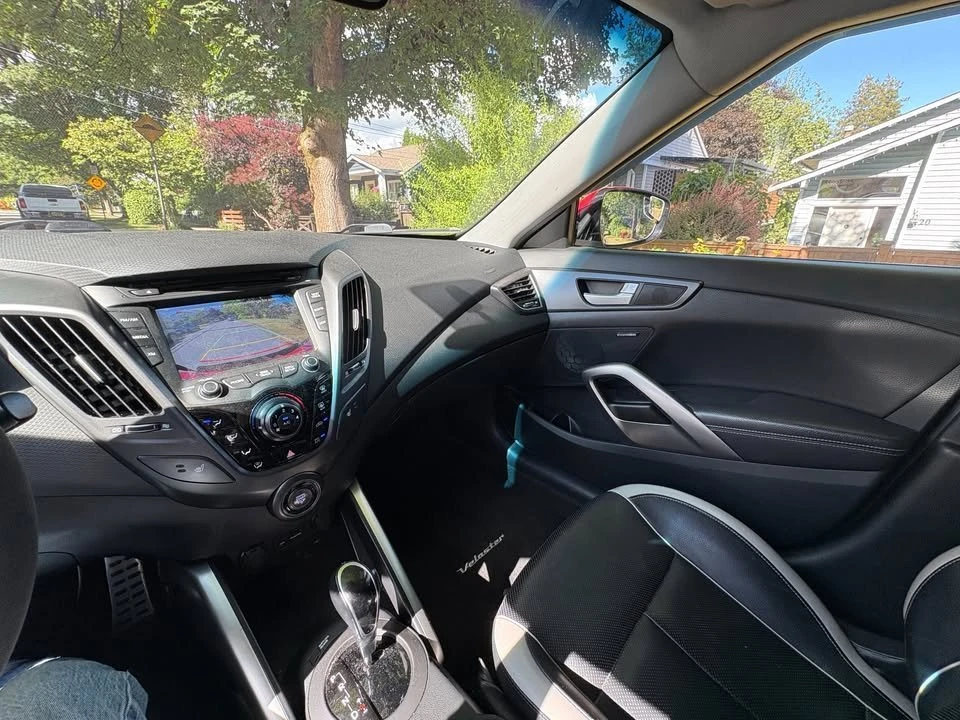 2013 Hyundai Veloster - Image 10 of 18