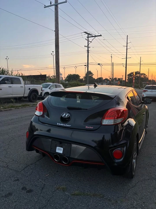 2013 Hyundai Veloster - Image 2 of 10