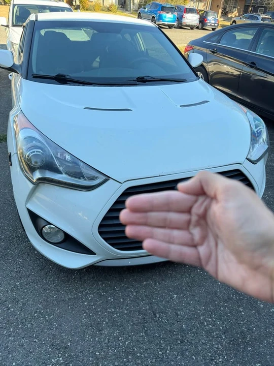 2013 Hyundai Veloster - Image 4 of 8