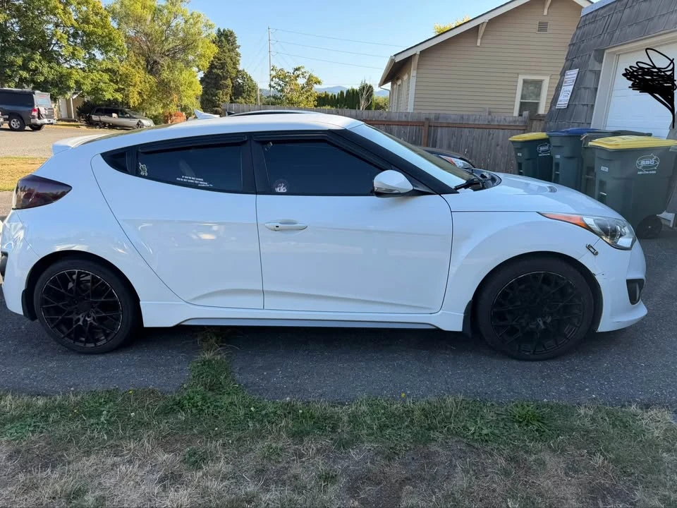 2013 Hyundai Veloster - Image 2 of 8