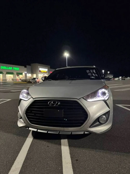 2013 Hyundai Veloster - Image 2 of 14