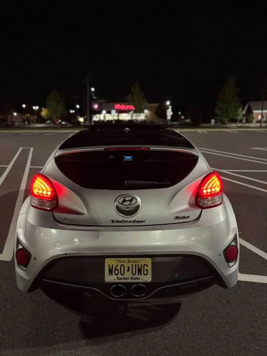 2013 Hyundai Veloster - Image 11 of 14