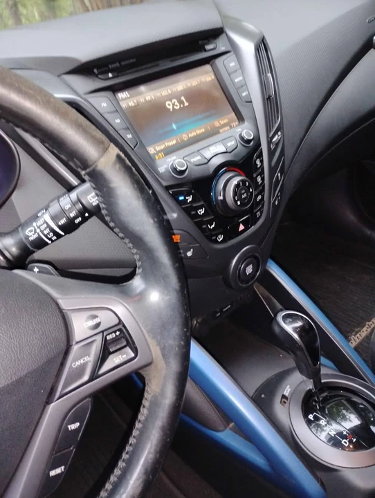 2013 Hyundai Veloster - Image 5 of 9