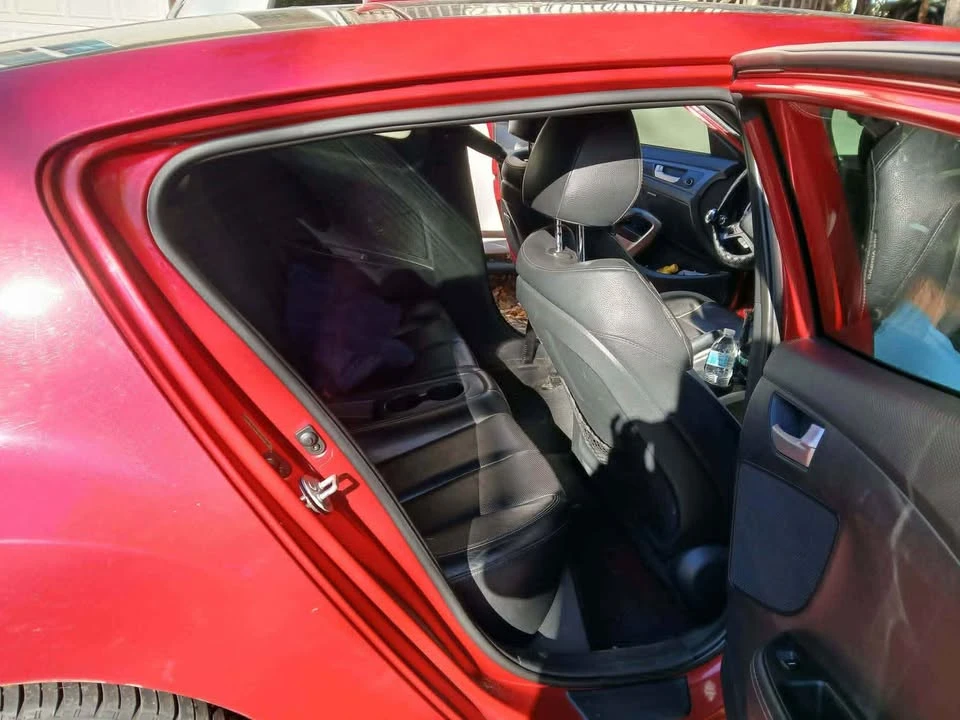 2013 Hyundai Veloster - Image 3 of 8