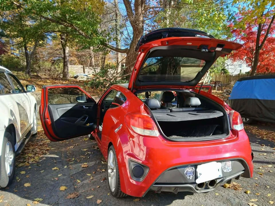 2013 Hyundai Veloster - Image 2 of 8