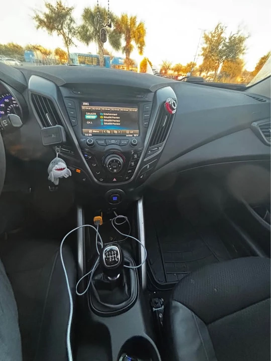 2013 Hyundai Veloster - Image 3 of 8