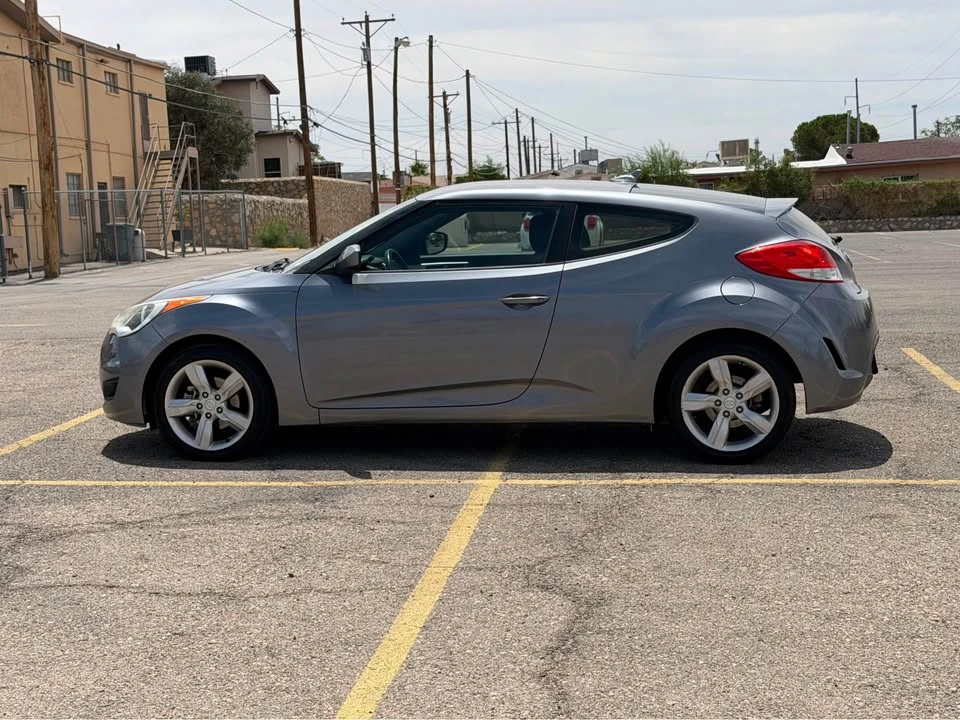 2013 Hyundai Veloster - Image 18 of 20