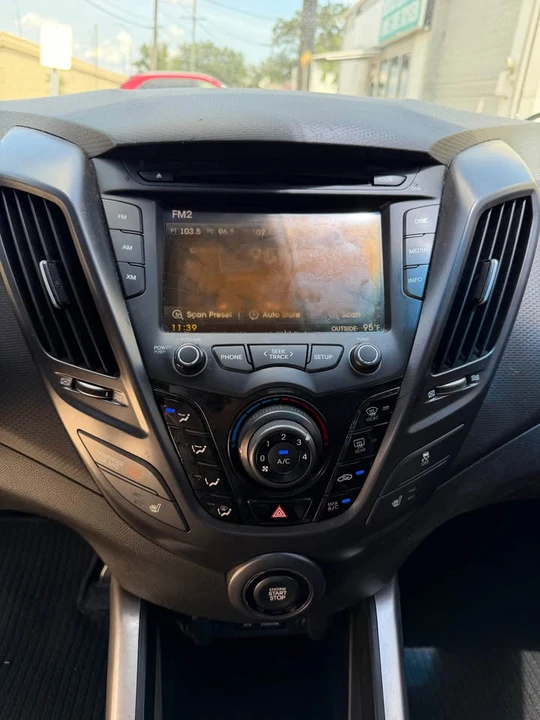 2013 Hyundai Veloster - Image 11 of 13
