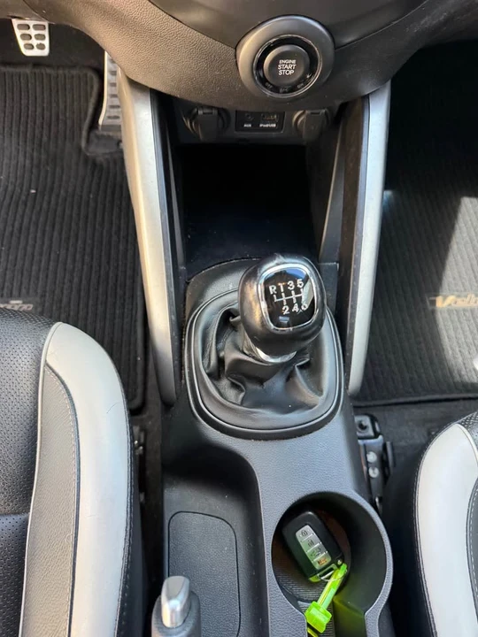 2013 Hyundai Veloster - Image 12 of 13