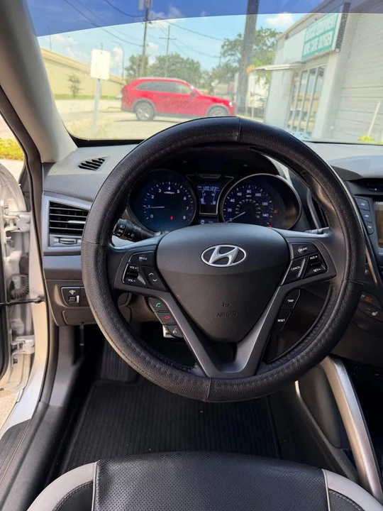 2013 Hyundai Veloster - Image 10 of 13