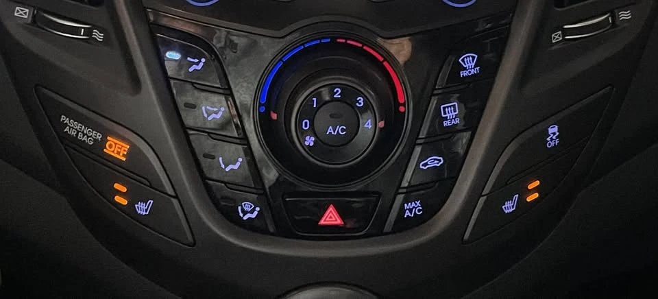 2013 Hyundai Veloster - Image 14 of 19