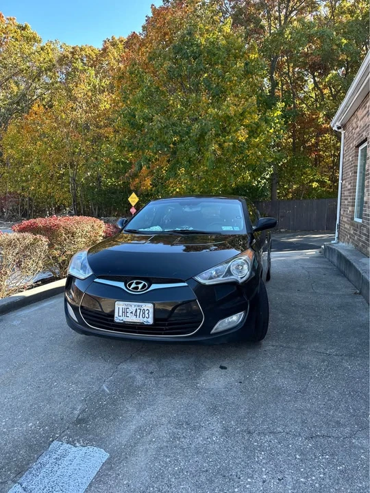2013 Hyundai Veloster - Image 2 of 9