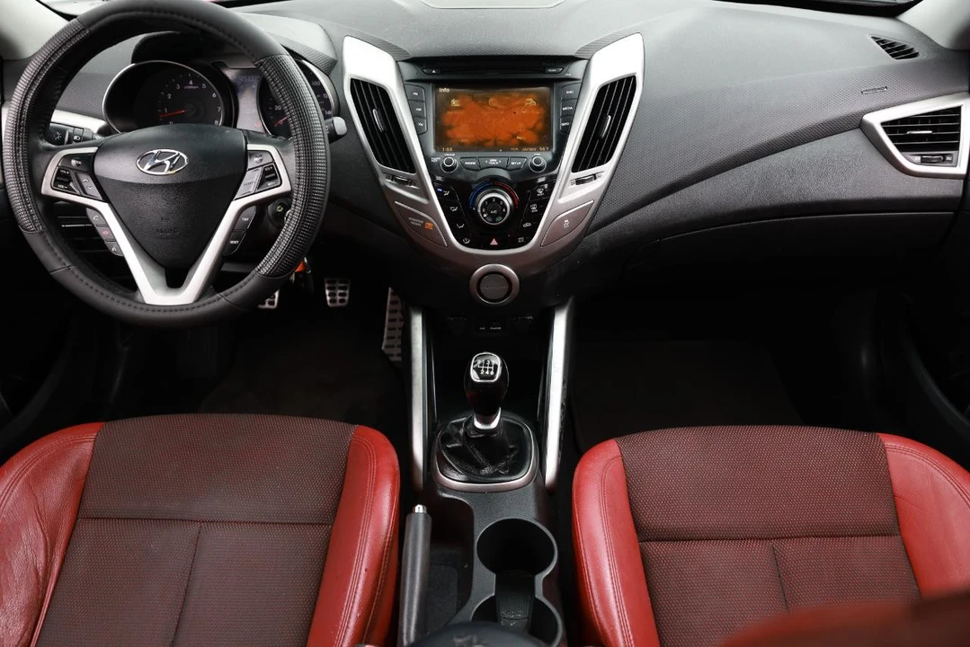 2013 Hyundai Veloster - Image 2 of 31