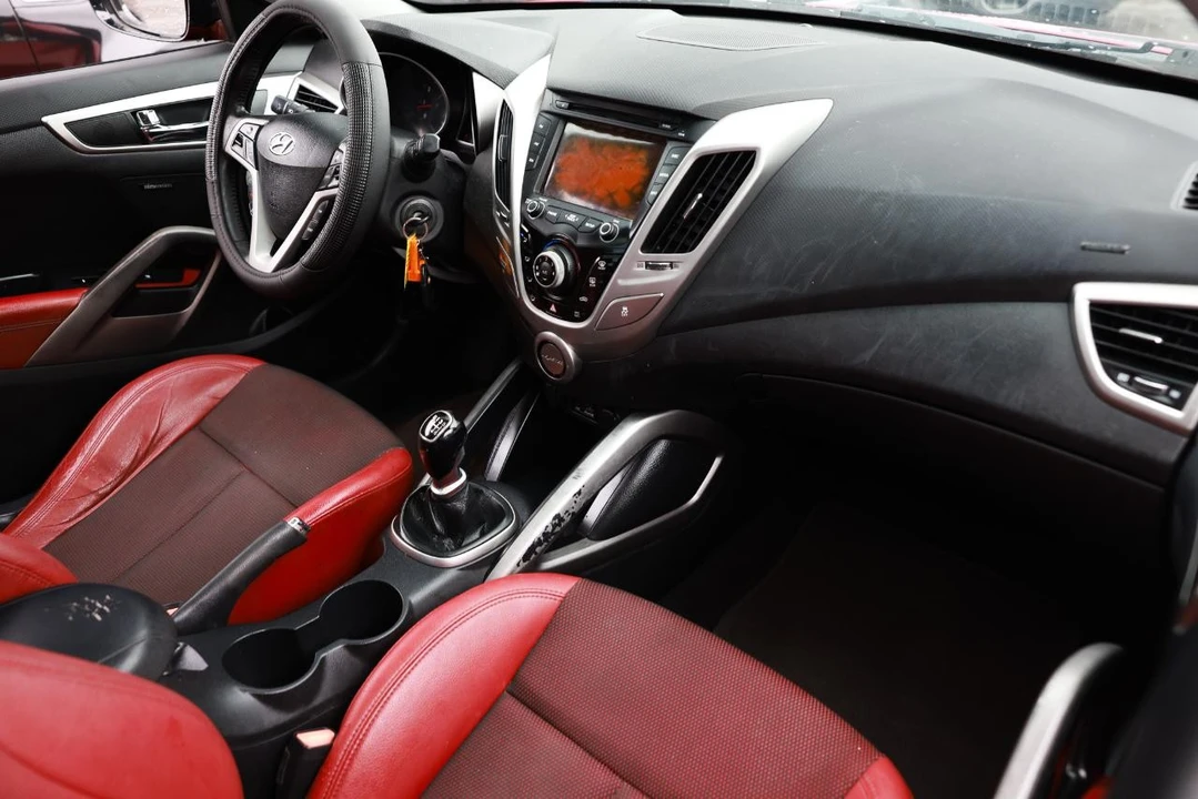 2013 Hyundai Veloster - Image 16 of 31