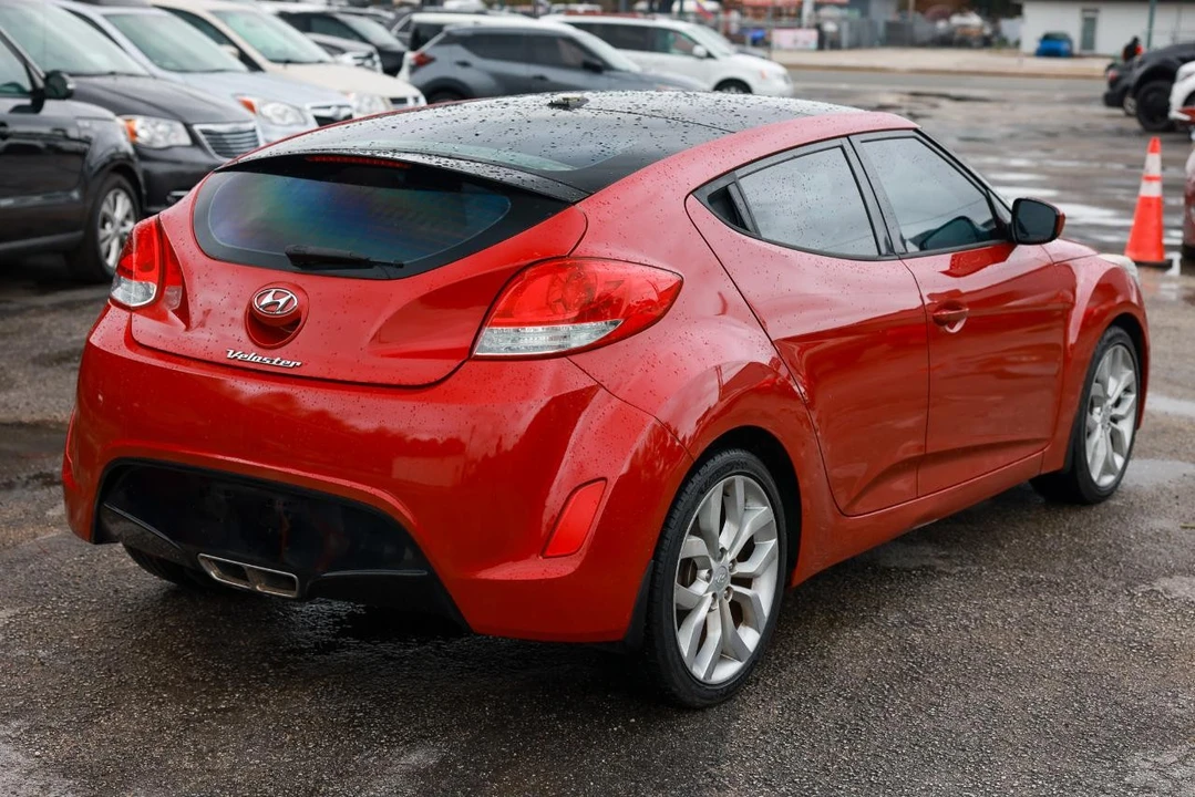 2013 Hyundai Veloster - Image 11 of 31