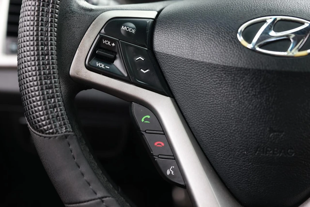 2013 Hyundai Veloster - Image 25 of 31