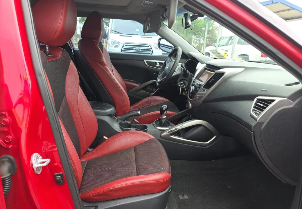 2013 Hyundai Veloster - Image 11 of 14