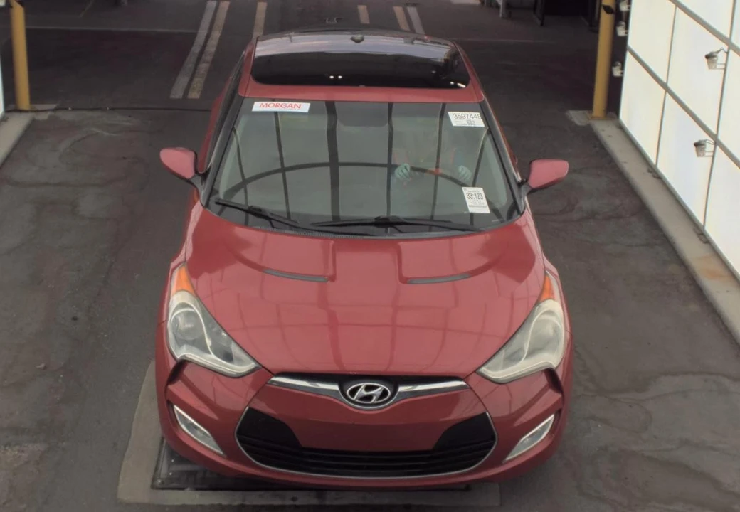 2013 Hyundai Veloster - Image 2 of 14