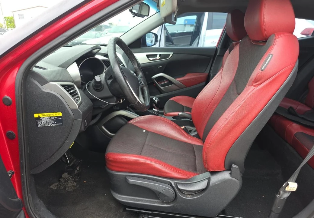 2013 Hyundai Veloster - Image 10 of 14