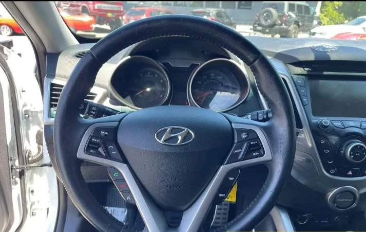 2013 Hyundai Veloster - Image 9 of 12