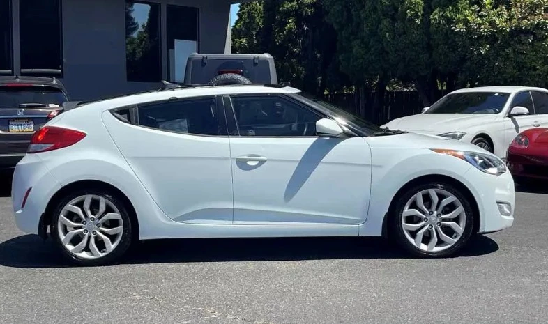 2013 Hyundai Veloster - Image 7 of 12