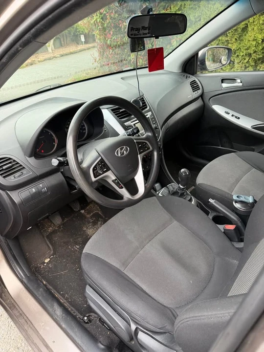 2013 Hyundai Accent - Image 3 of 3